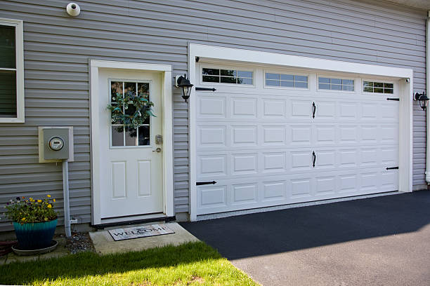 24/7 Emergency Garage Door Panel Replacement experts in Roseto, PA